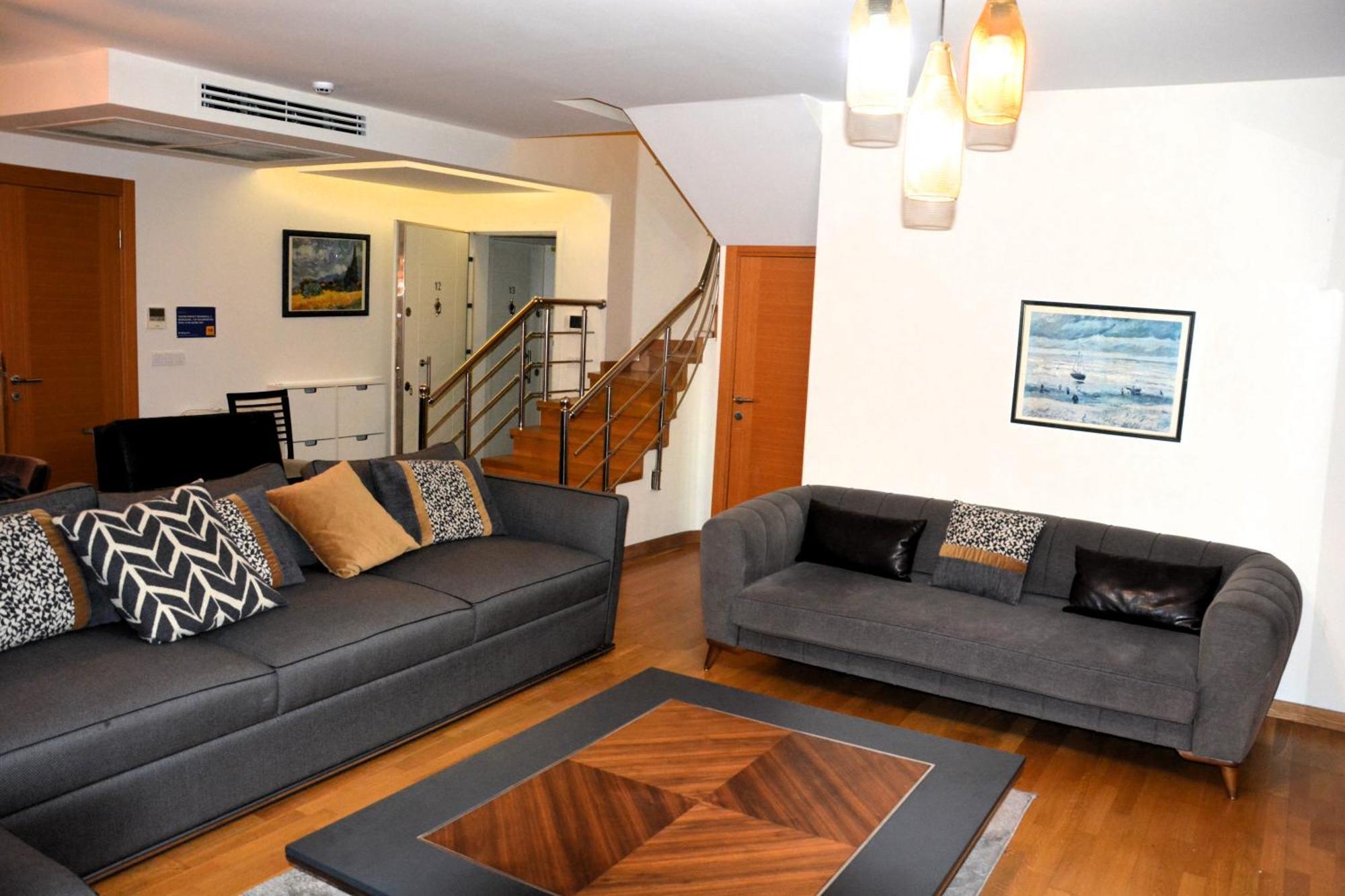 Taksim Perfect Residence, 3 Bedrooms, 140 M2, Pool Gym Sauna Access Стамбул